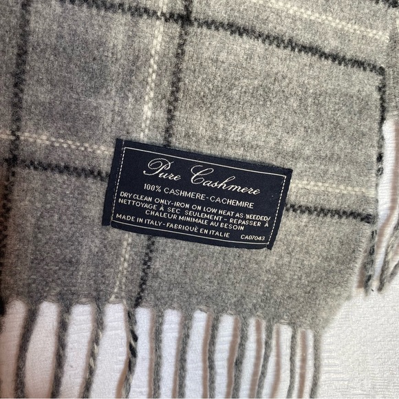 Pure cashmere men’s grey plaid woven and fringed scarf. EUC - Picture 4 of 6